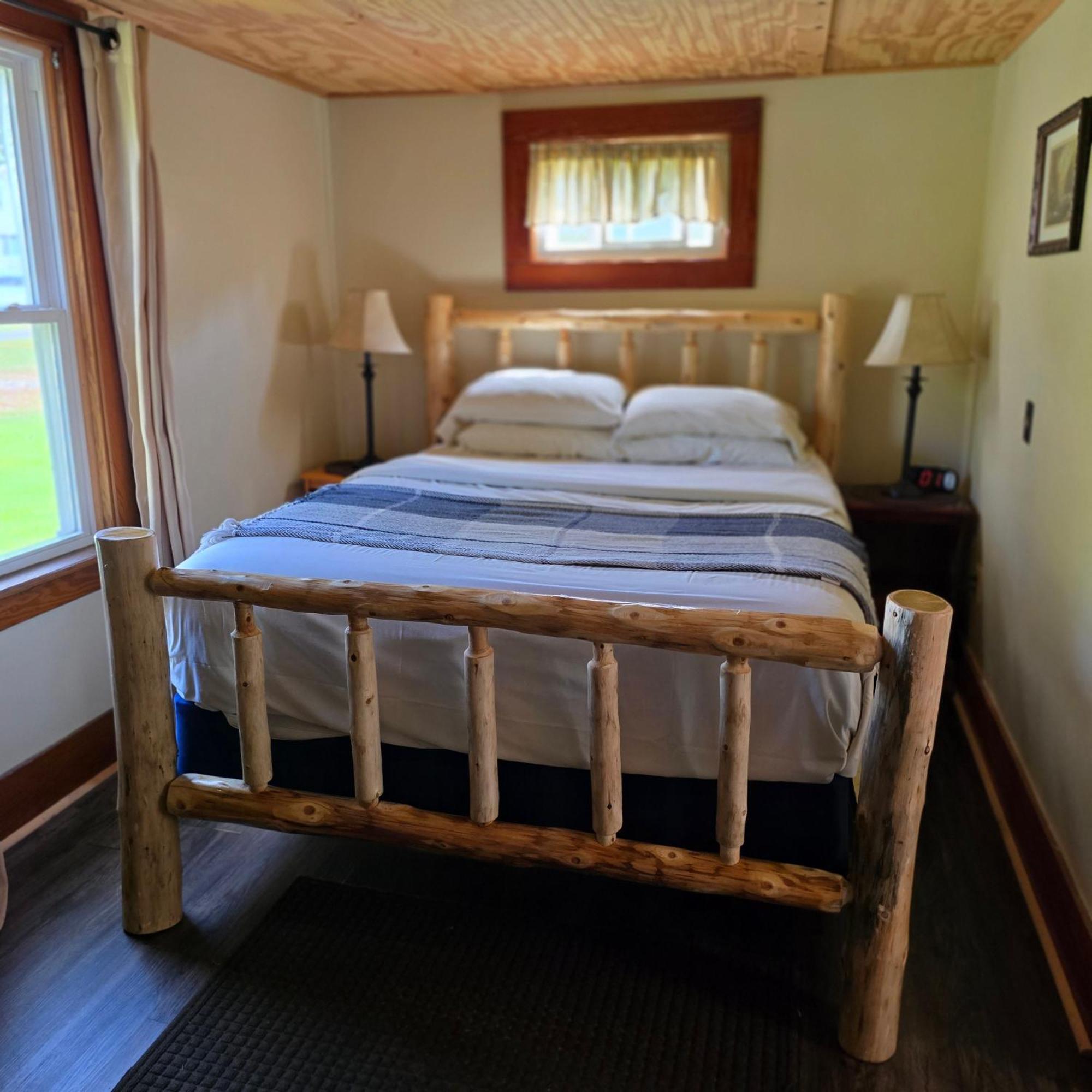 Paddler'S Rest Lakeside Cabins And Motel Long Lake Rum bild